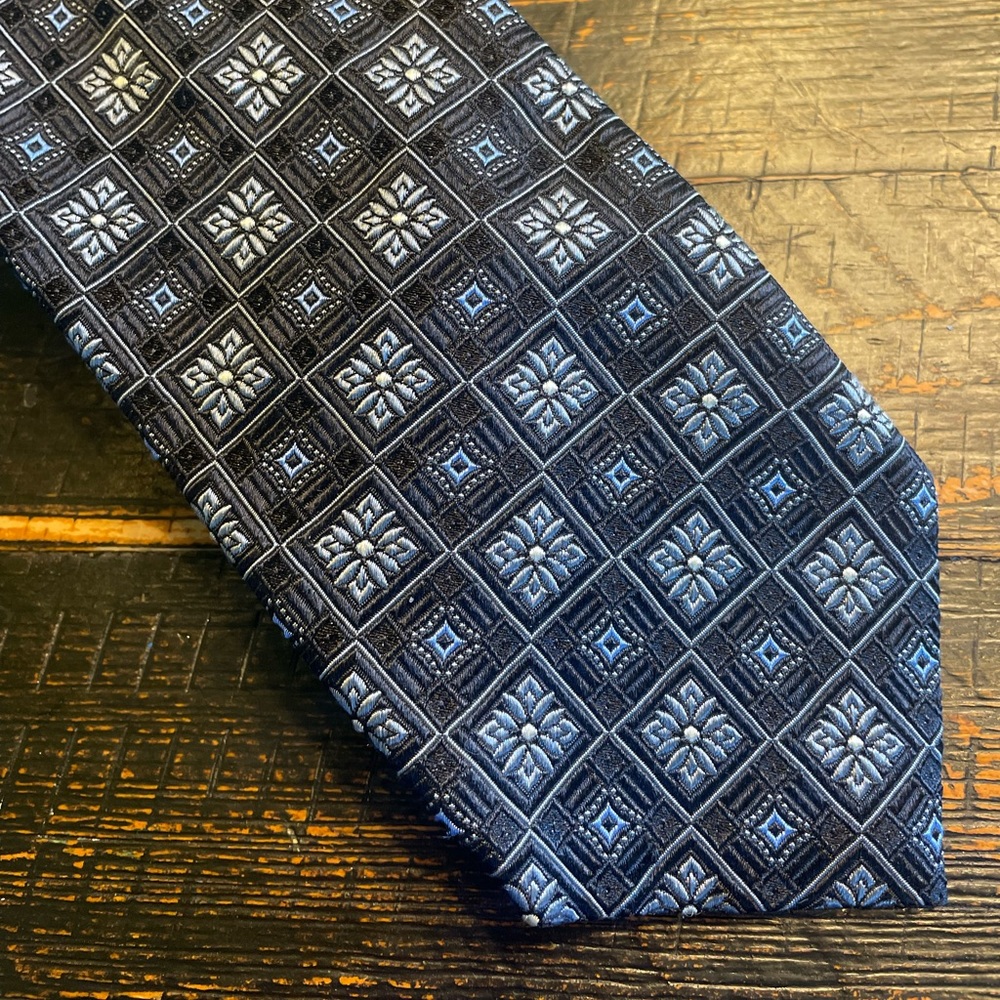 XMI 325 Series Mens Tie